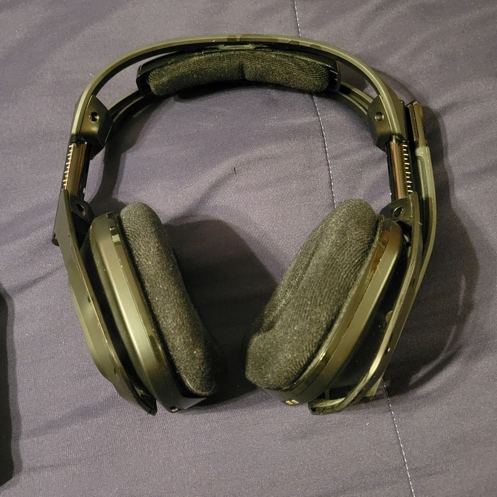 XBOX ONE LOGITECH ASTRO A50 GEN 4 GAMING HEADPHONES - Picture 6 of 14